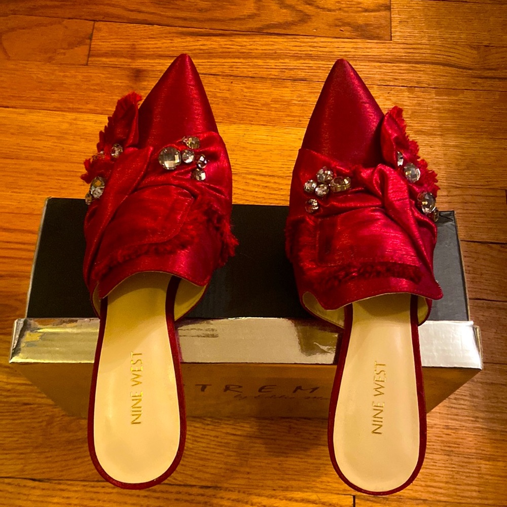 UNIQUE Crimson Red Satiny NINE WEST Mules 2 1/2 inch heels Rhinestone accents